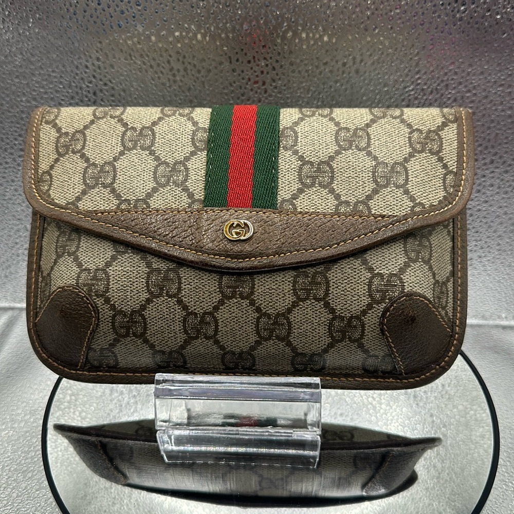 Beautiful Gucci pouch
